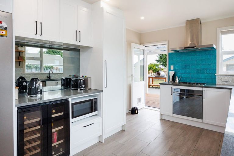 Photo of property in 42 Peters Avenue, Cloverlea, Palmerston North, 4412