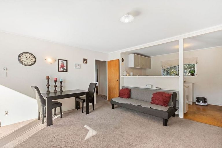 Photo of property in 2/18 Bevyn Street, Castor Bay, Auckland, 0620