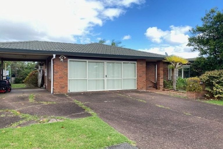 Photo of property in 48 Frank Nobilo Drive, Golflands, Auckland, 2013