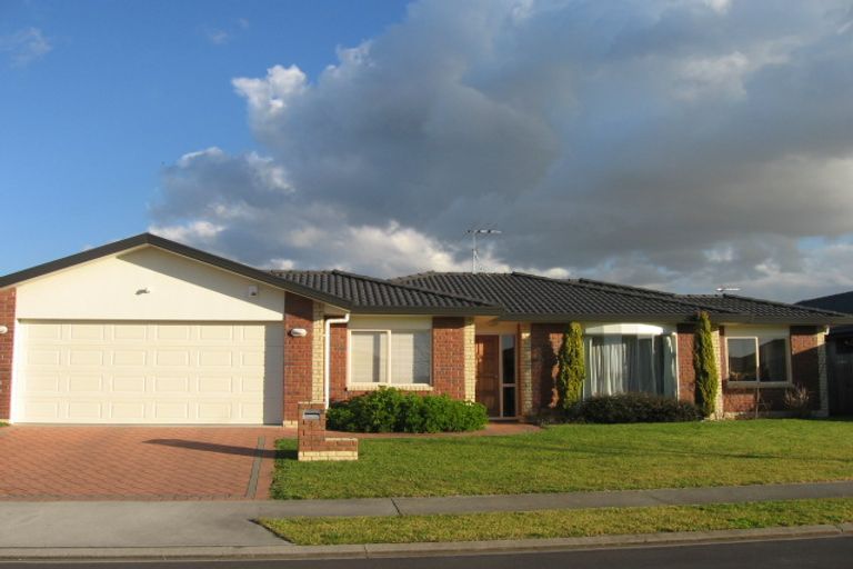 Photo of property in 2 Feeny Crescent, East Tamaki, Auckland, 2013