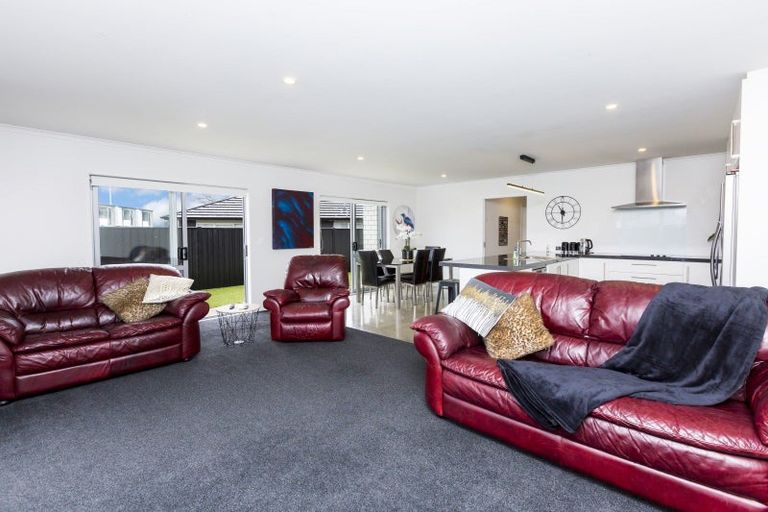 Photo of property in 14 Passchendaele Grove, Trentham, Upper Hutt, 5018
