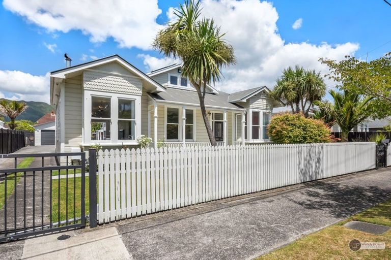 Photo of property in 4 Hautana Square, Woburn, Lower Hutt, 5010