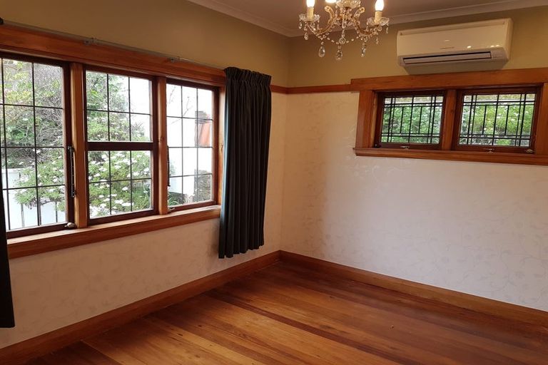 Photo of property in 17 Saint Michaels Crescent, Kelburn, Wellington, 6012