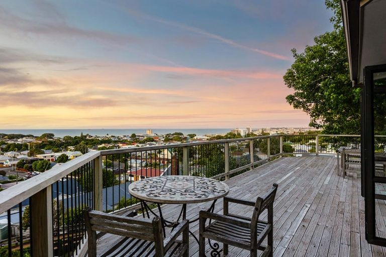 Photo of property in 70a Morley Street, New Plymouth, 4310