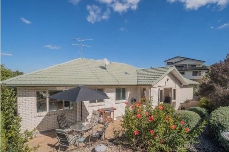 Photo of property in 21 Chieftain Rise, Goodwood Heights, Auckland, 2105