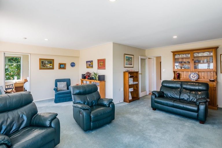 Photo of property in 2 Tui Crescent, Waikanae, 5036