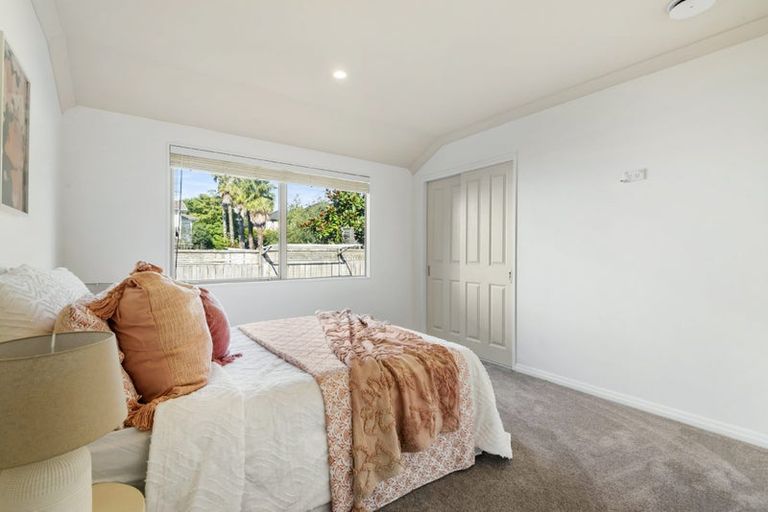 Photo of property in 12 English Oak Drive, Schnapper Rock, Auckland, 0632
