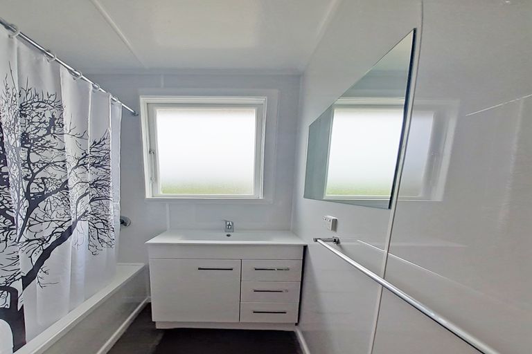 Photo of property in 8 Ash Street, Holmes Hill, Oamaru, 9401