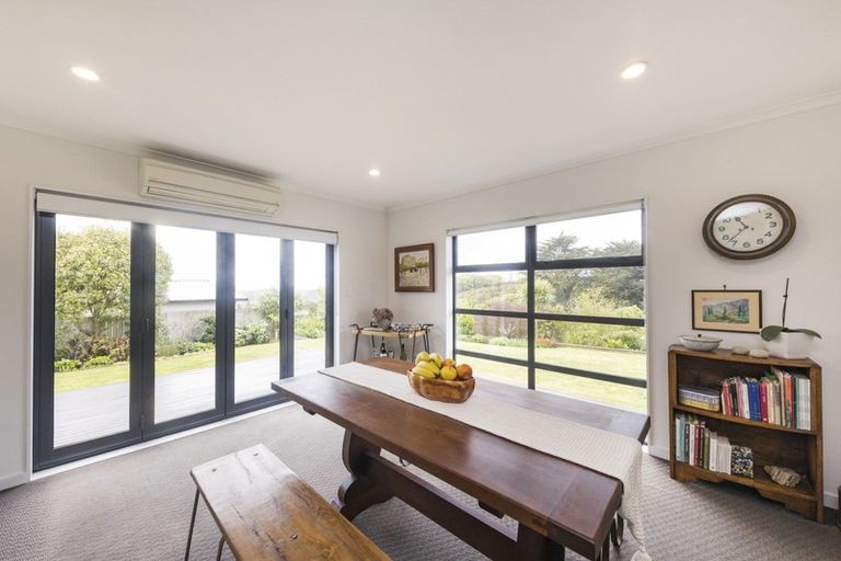 Photo of property in 76 Cashmere Drive, Fitzherbert, Palmerston North, 4410