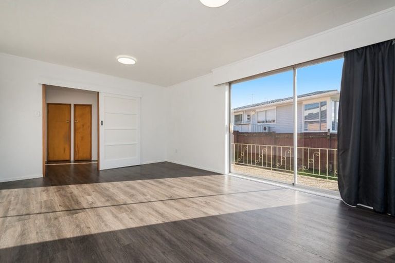 Photo of property in 52 Cockayne Crescent, Sunnynook, Auckland, 0620