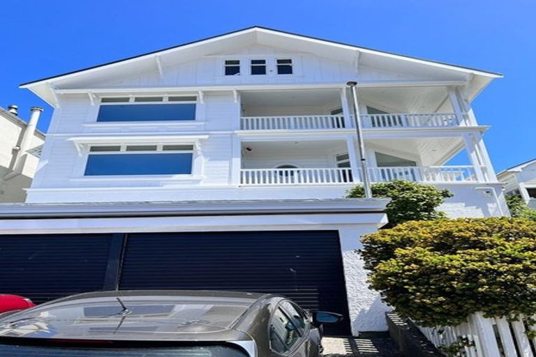 Photo of property in 8 Central Terrace, Kelburn, Wellington, 6012