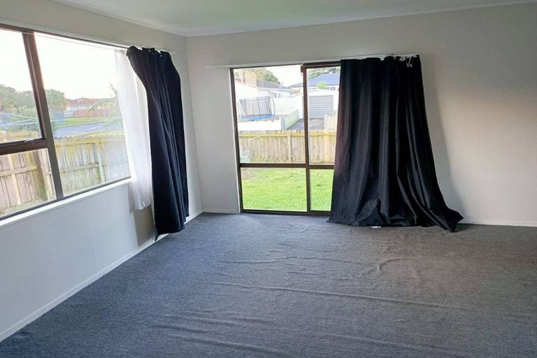 Photo of property in 1 Sparrow Place, Weymouth, Auckland, 2103