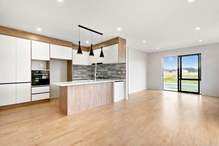 Photo of property in 4 Kapia Road, Westgate, Auckland, 0614