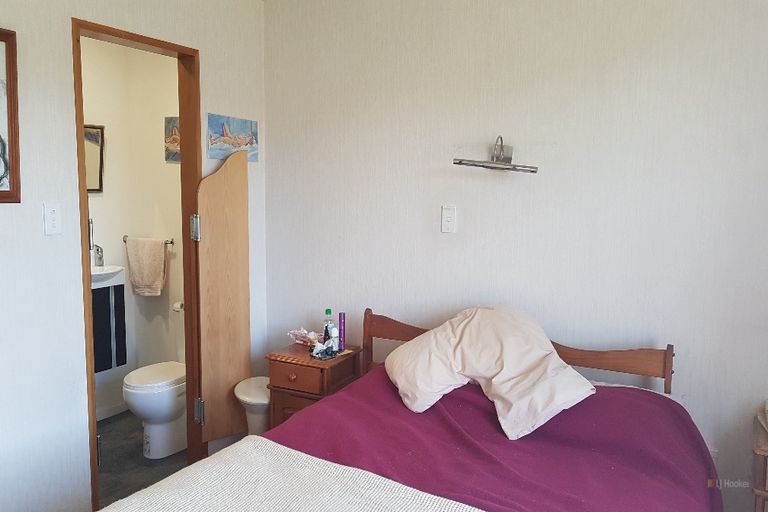 Photo of property in 19 Timaru Road, Waimate, 7924