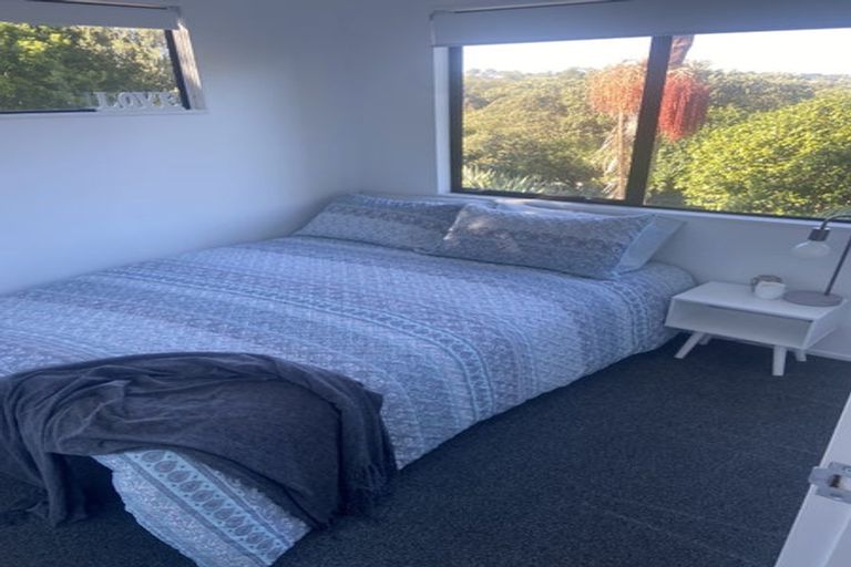 Photo of property in 2/15 Valecrest Place, Bayview, Auckland, 0629