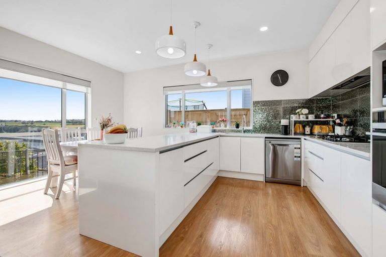 Photo of property in 10 Kiwa Crescent, Gulf Harbour, Whangaparaoa, 0930