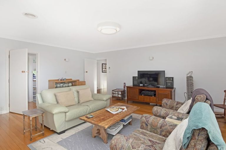 Photo of property in 13 Wilmshurst Place, Tawa, Wellington, 5028