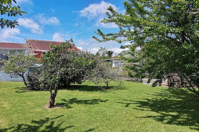 Photo of property in 6 Miles Avenue, Papatoetoe, Auckland, 2025