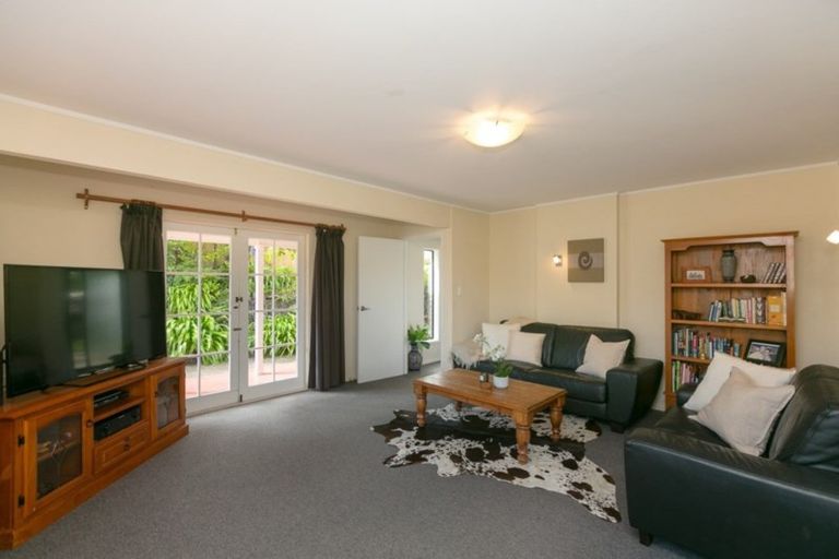Photo of property in 9 Ruskin Place, Westown, New Plymouth, 4310