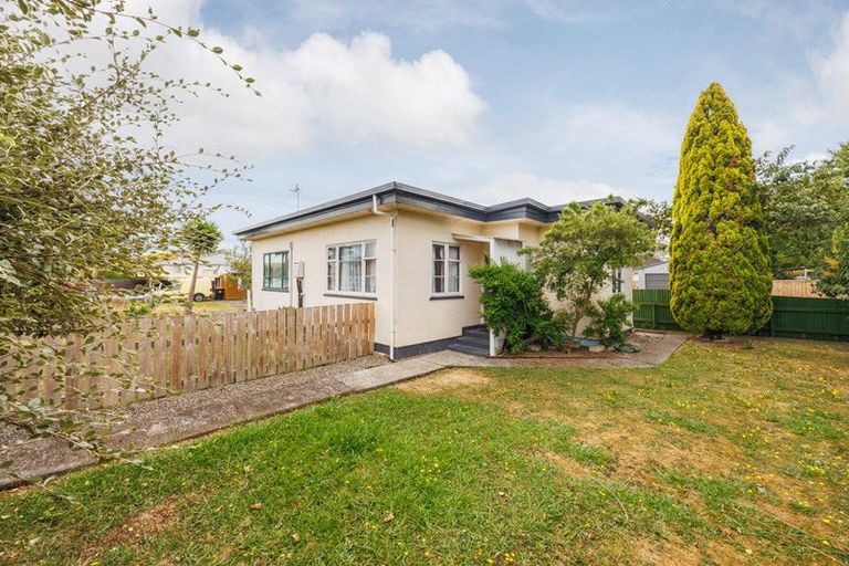 Photo of property in 2 Hobson Place, Takaro, Palmerston North, 4412