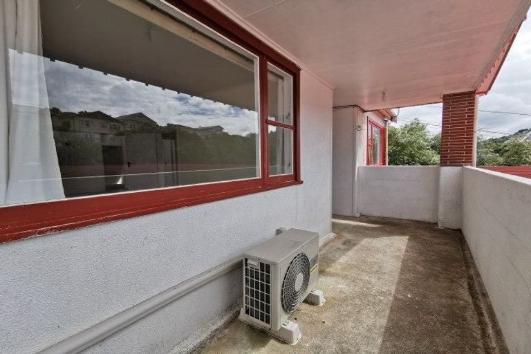 Photo of property in 5a Randwick Road, Northland, Wellington, 6012