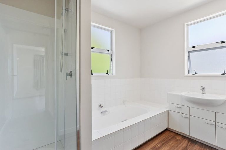 Photo of property in 2/5a Madeley Road, Mount Pleasant, Christchurch, 8081