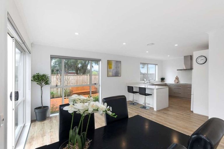 Photo of property in 24 William Wallbank Crescent, Swanson, Auckland, 0614