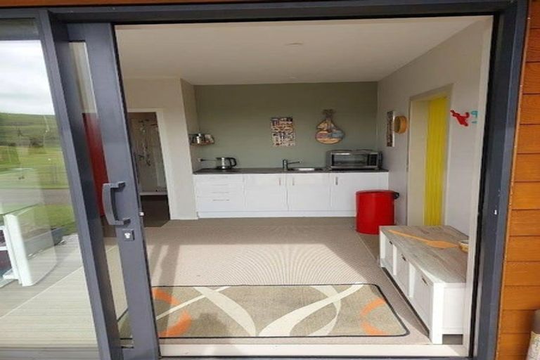 Photo of property in 136 Harakeke Road, Te Horo, Otaki, 5581