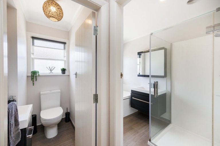 Photo of property in 2 Anzio Place, Awapuni, Palmerston North, 4412