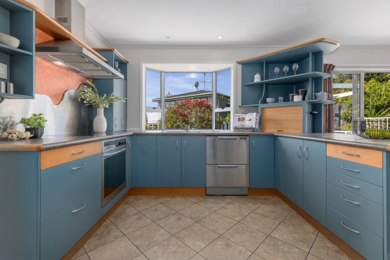 Photo of property in 10 Bosun Terrace, Whitby, Porirua, 5024