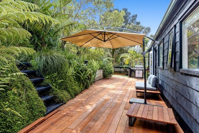 Photo of property in 141 Matipo Road, Te Atatu Peninsula, Auckland, 0610