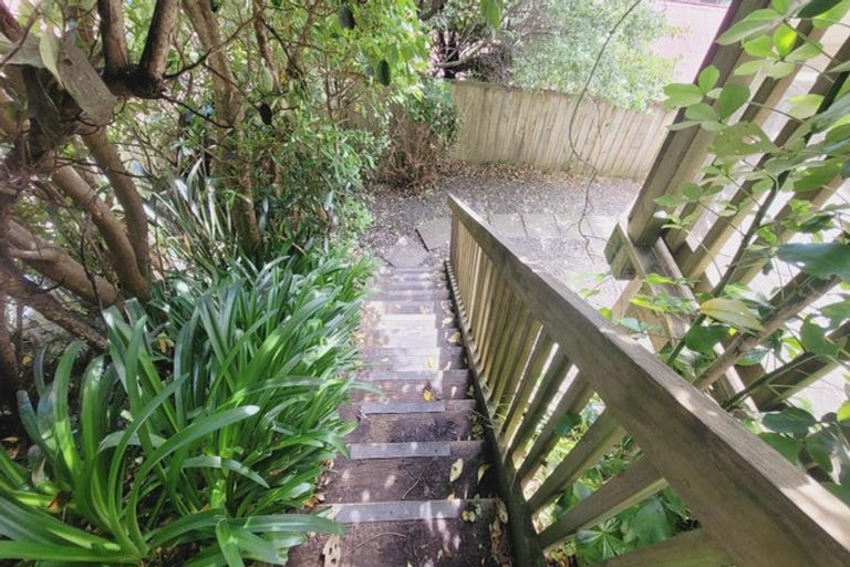 Photo of property in 35 Olivia Crescent, Tawa, Wellington, 5028