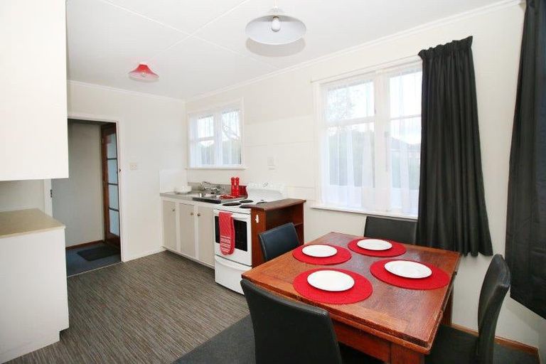 Photo of property in 5 Waterloo Crescent, Hokowhitu, Palmerston North, 4410