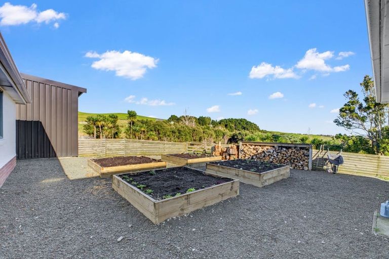 Photo of property in 161 Ranganui Road, Kaiwaka, 0573