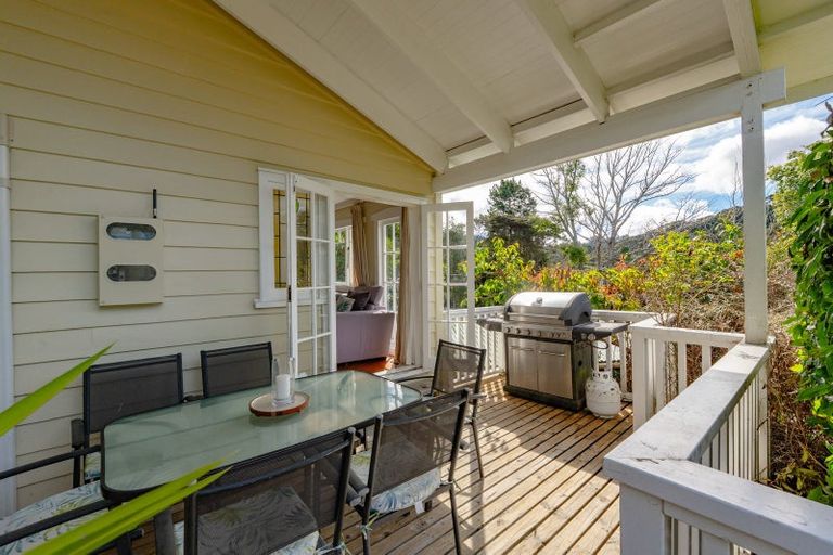 Photo of property in 42 Mountain Road, Henderson Valley, Auckland, 0612