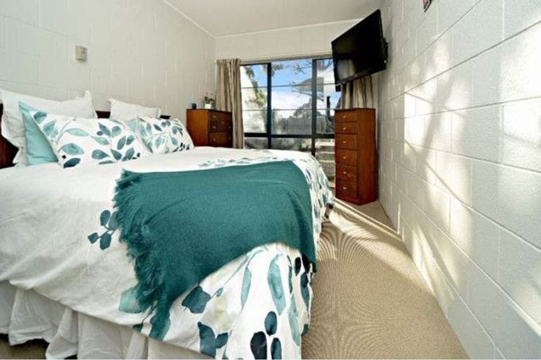 Photo of property in 1/10 Park Estate Road, Rosehill, Papakura, 2113