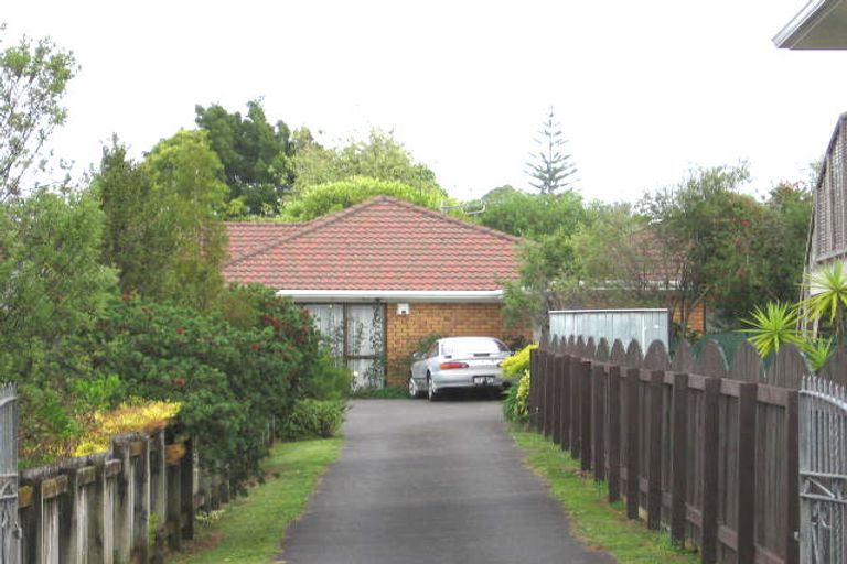 Photo of property in 75 Manhattan Heights, Glendene, Auckland, 0602