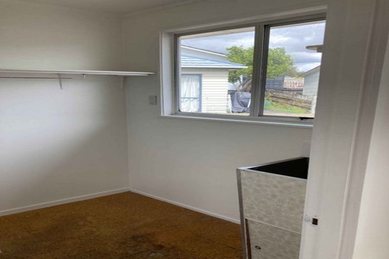 Photo of property in 111 Farquhar Road, Glendene, Auckland, 0602