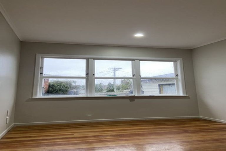 Photo of property in 12 Malcolm Place, Mangere East, Auckland, 2024