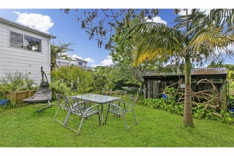 Photo of property in 9 Woodhouse Place, West Harbour, Auckland, 0618