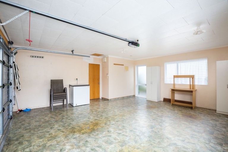 Photo of property in 68 Riversdale Drive, Merrilands, New Plymouth, 4312