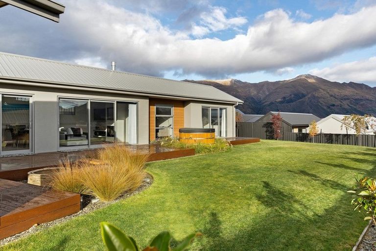 Photo of property in 8 The Heights Avenue, Wanaka, 9305