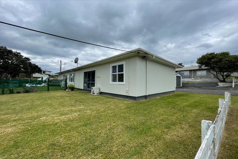 Photo of property in 48 Rangiora Street, Castlecliff, Whanganui, 4501