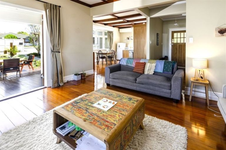 Photo of property in 20 Eversleigh Road, Belmont, Auckland, 0622