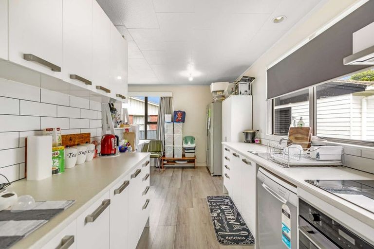 Photo of property in 24 Fergusson Street, Marton, 4710