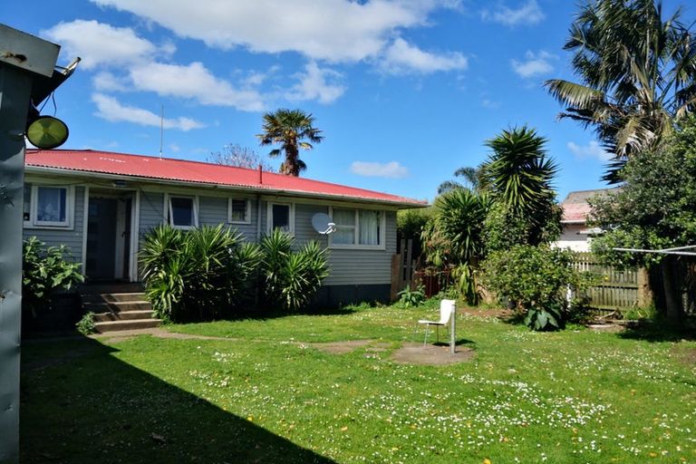 Photo of property in 28 Windrush Close, Mangere, Auckland, 2022