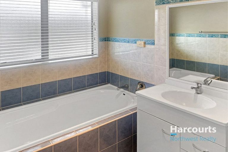 Photo of property in 4 Falcarragh Crescent, Flat Bush, Auckland, 2019