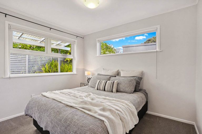 Photo of property in 15 Taioma Crescent, Te Atatu Peninsula, Auckland, 0610