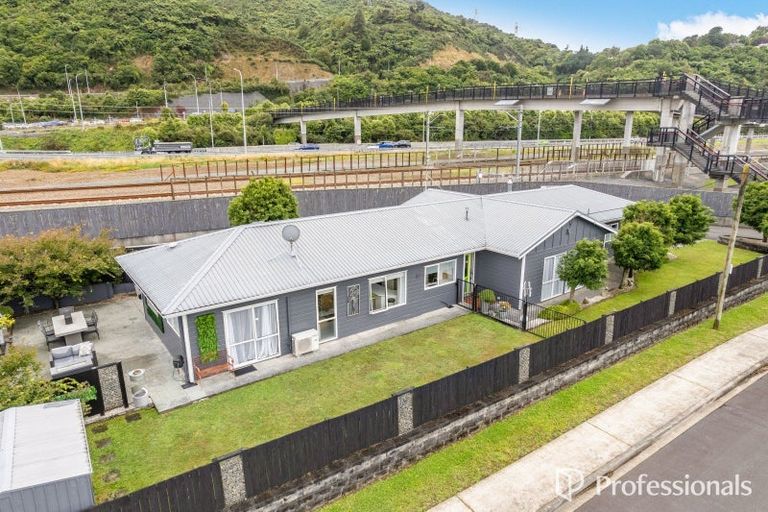 Photo of property in 10 Cottle Heath Close, Manor Park, Lower Hutt, 5019