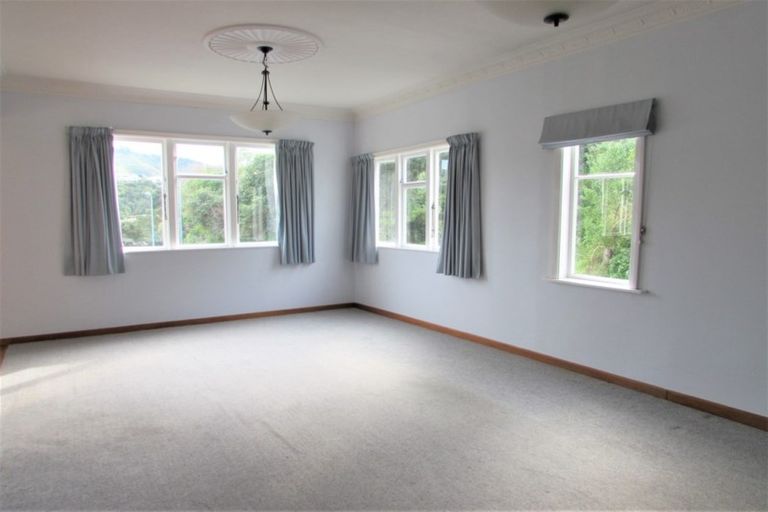 Photo of property in 4 Vennell Street, Brooklyn, Wellington, 6021